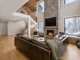 The Firelight Lodge - Image 4