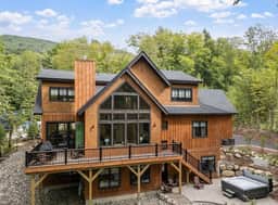 The Basecamp Lodge - Image 2