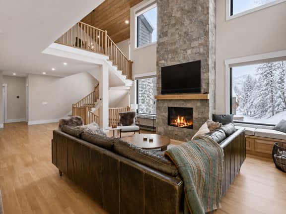 The Firelight Lodge - Image 4